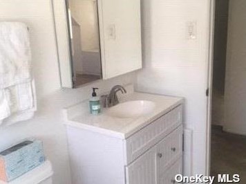 247 East Ave, Valley Stream NY  11580-3233 exterior