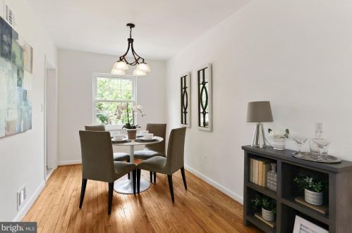 18 Masonic Vw Ave, Alexandria VA 22301-2204 exterior