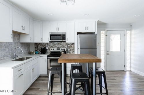 2545 9th St, Phoenix AZ 85014-5070 exterior