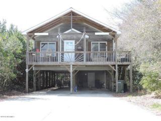 303 Cedar St, Emerald Isle NC  28594-2804 exterior