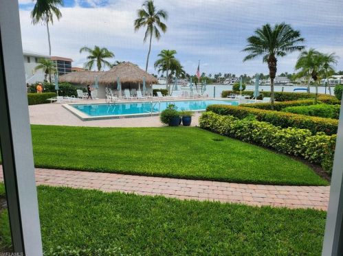 2800 Gulf Shore Blvd, Naples FL 34103-4340 exterior