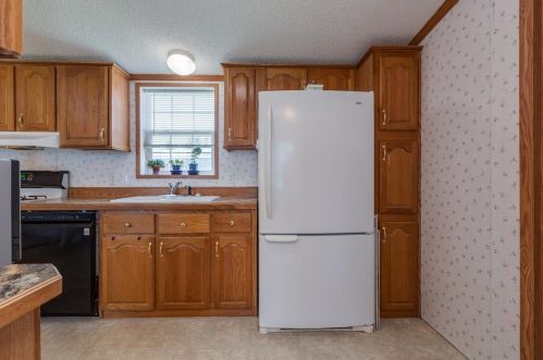 8 Rex Dr, Concord NH 03303-4166 exterior