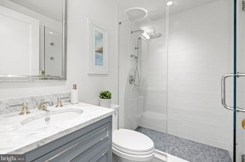 1667 Avon Pl, Washington DC 20007-2959 exterior