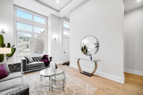 6219 Ellis Ave, Chicago IL 60653-3615 exterior