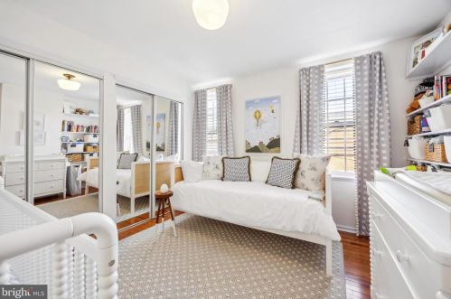 2210 Kater St, Philadelphia PA 19146-1139 exterior