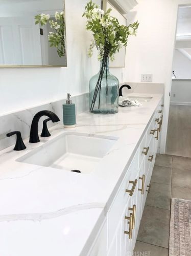 320 Rossmore Dr, Oxnard CA  93035-4465 exterior