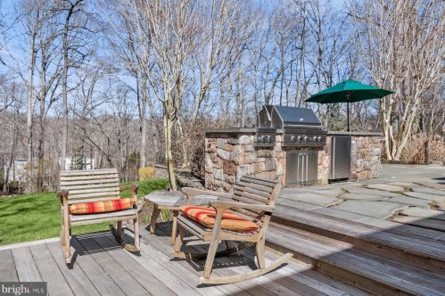 11820 Beekman Pl, Rockville MD 20854-2177 exterior