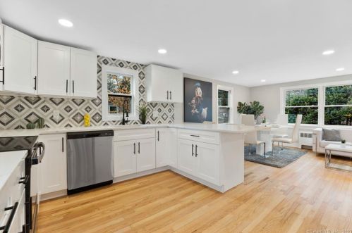 174 Spring St, Windsor Locks CT  06096-1732 exterior