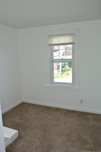 16 Stevens St, Milford CT 06460-7868 exterior