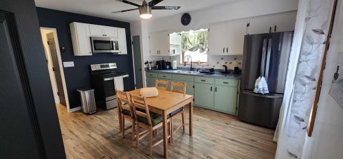 3625 Whitnall Ave, Milwaukee WI 53207-4461 exterior