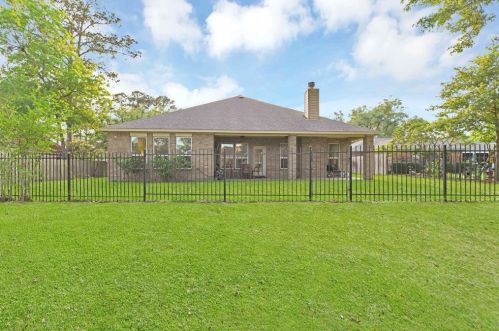 8118 12 Fairway Ln, Humble TX 77346-1716 exterior