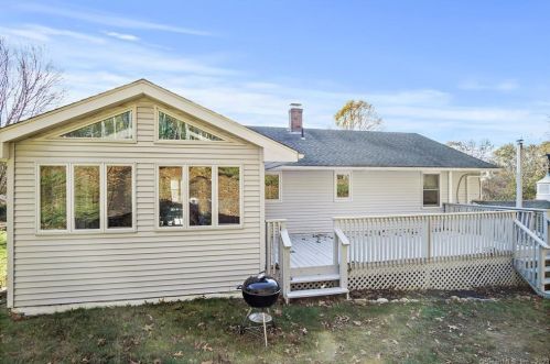 39 Tra Mart Dr, Uncasville CT  06382-1115 exterior