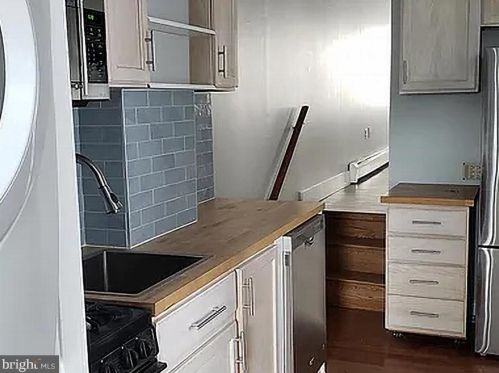 324 18 St, Philadelphia PA 19140-1014 exterior