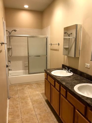 5028 Lawrence Ave, Chicago IL 60630-3400 exterior