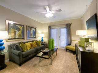 2210 Canton St, Dallas TX  75201-5902 exterior