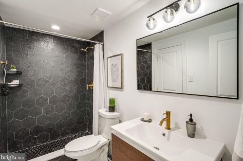 1727 16th St, Washington DC  20020-5661 exterior