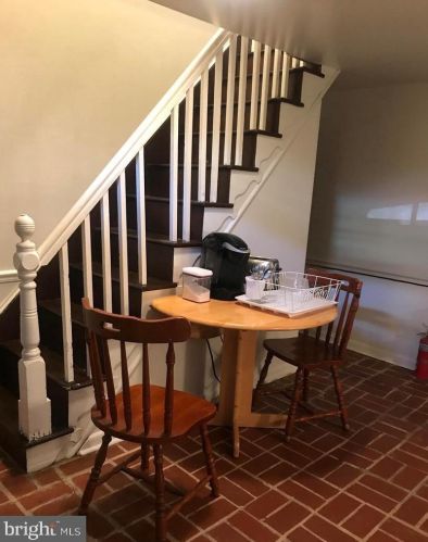 100 Bainbridge St, Philadelphia PA  19147-2402 exterior