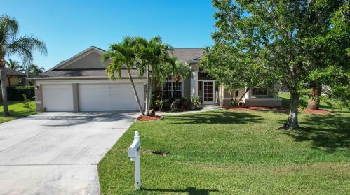 2811 Serenity Cir, Fort Pierce FL 34981-5054 exterior
