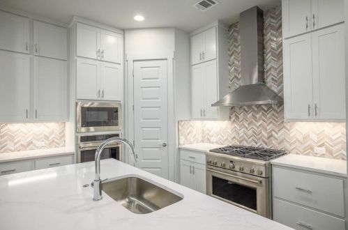 2011 Belford Dr, Austin TX 78757-8207 exterior