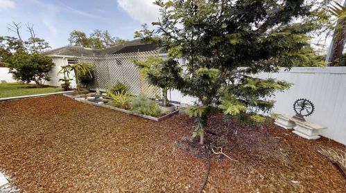 212 Old Tamiami Trl, Naples FL 34110-1142 exterior