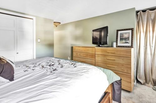 143 St, Seymour CT 06483-2910 exterior