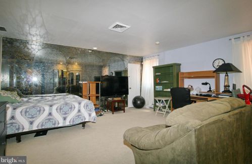 1078 Corn Crib Dr, Huntingdon Valley PA 19006-3306 exterior