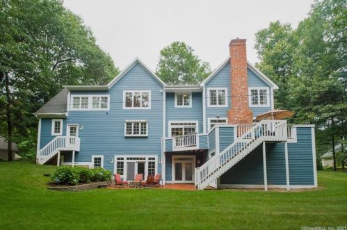 11 Chiltern St, Farmington CT 06032-1533 exterior