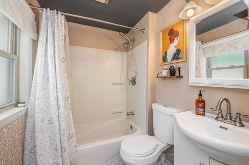 6841 41st St, Milwaukee WI  53209-2202 exterior