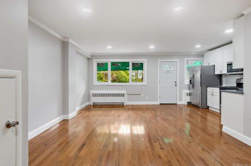 3846 Amundson Ave, Bronx NY 10466-5920 exterior