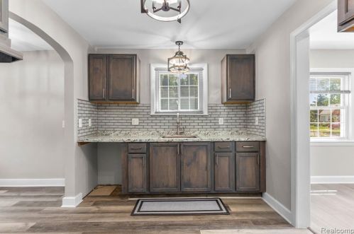 6754 Dolphin St, Dearborn Heights MI  48127-2539 exterior