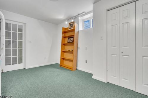 9 Delaney Ct, Bridgewater NJ 08807-5568 exterior