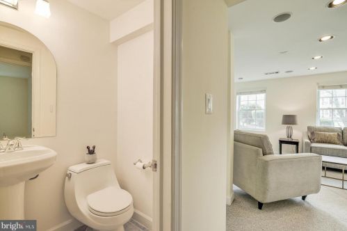 11801 Ambleside Dr, Rockville MD 20854-2109 exterior