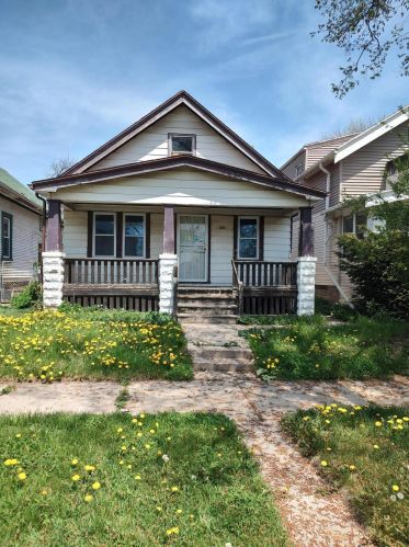 3206 Fairmount Ave, Milwaukee WI  53209-5446 exterior