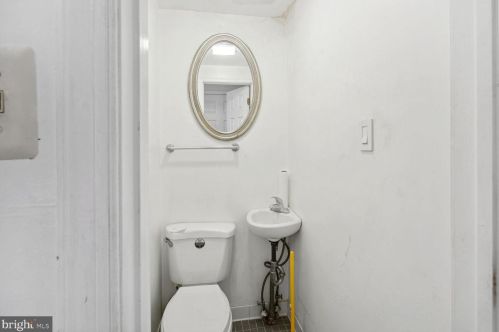 131 Greenwich St, Philadelphia PA 19147-6023 exterior