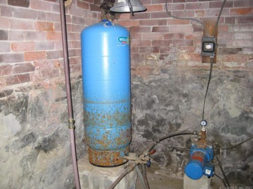 130 High St, Derby CT 06418-2071 exterior