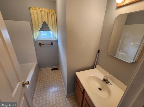 204 Summit Ave, Manor PA 19036-2440 exterior