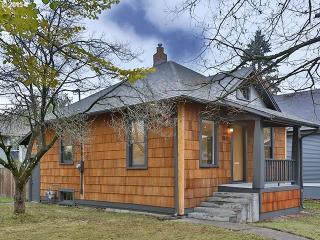 7827 Omaha Ave, Portland, OR 97217-6436