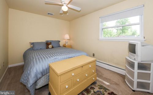 334 Kalmia St, Warminster PA 18974-4727 exterior