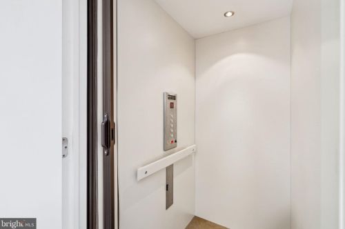 1433 Bainbridge St, Philadelphia PA 19146-2121 exterior