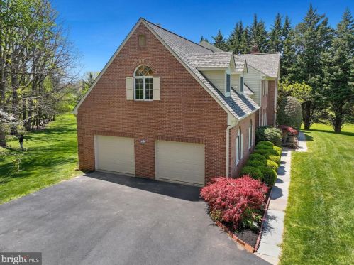 18101 Hayloft Dr, Rockville MD 20855-1667 exterior