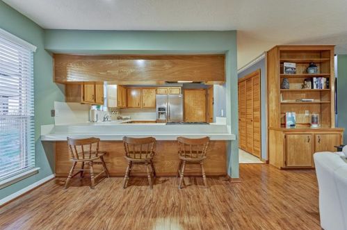 102 Golfview Dr, Montgomery TX 77356-8804 exterior