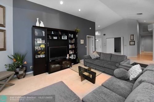 11800 Fountainside Cir, Boynton Beach FL 33437-4922 exterior