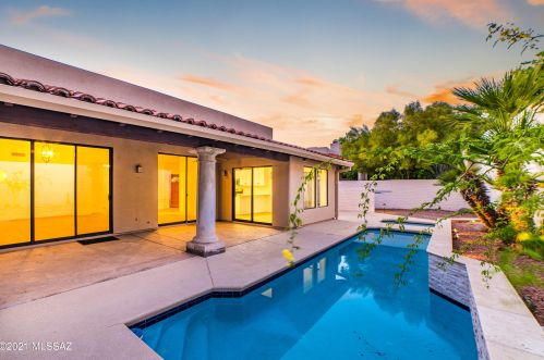 5860 Bright Star Dr, Tucson AZ  85718-3429 exterior