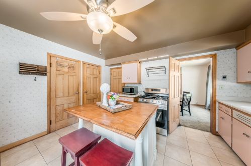 8127 Wright St, Milwaukee WI 53206-3139 exterior