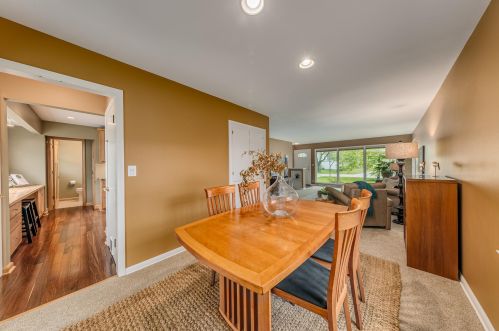 7535 Seneca Rd, Milwaukee WI 53217-3142 exterior