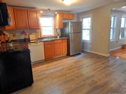 62 Pearl St, Seymour CT 06483-3709 exterior