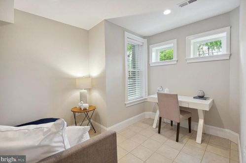 623 6 St, Washington DC 20024-2693 exterior