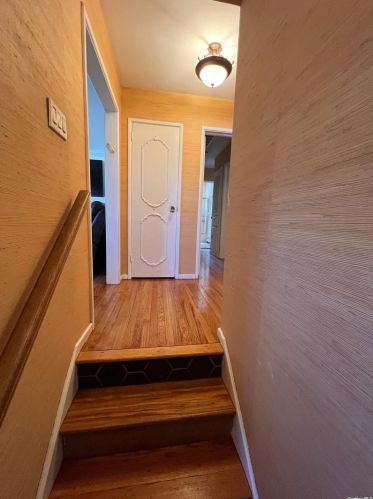 69 Cloverfield Rd, Valley Stream NY  11581-2421 exterior