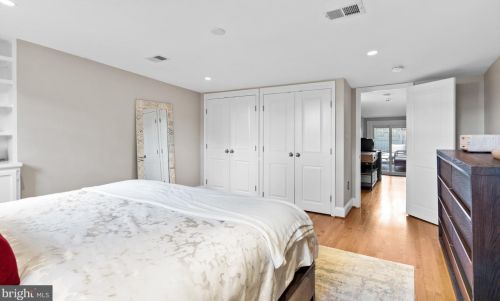 1528 Swann St, Washington DC 20009-5535 exterior