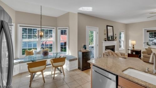 41 Heinrick Way, Bridgewater NJ 08807-5660 exterior